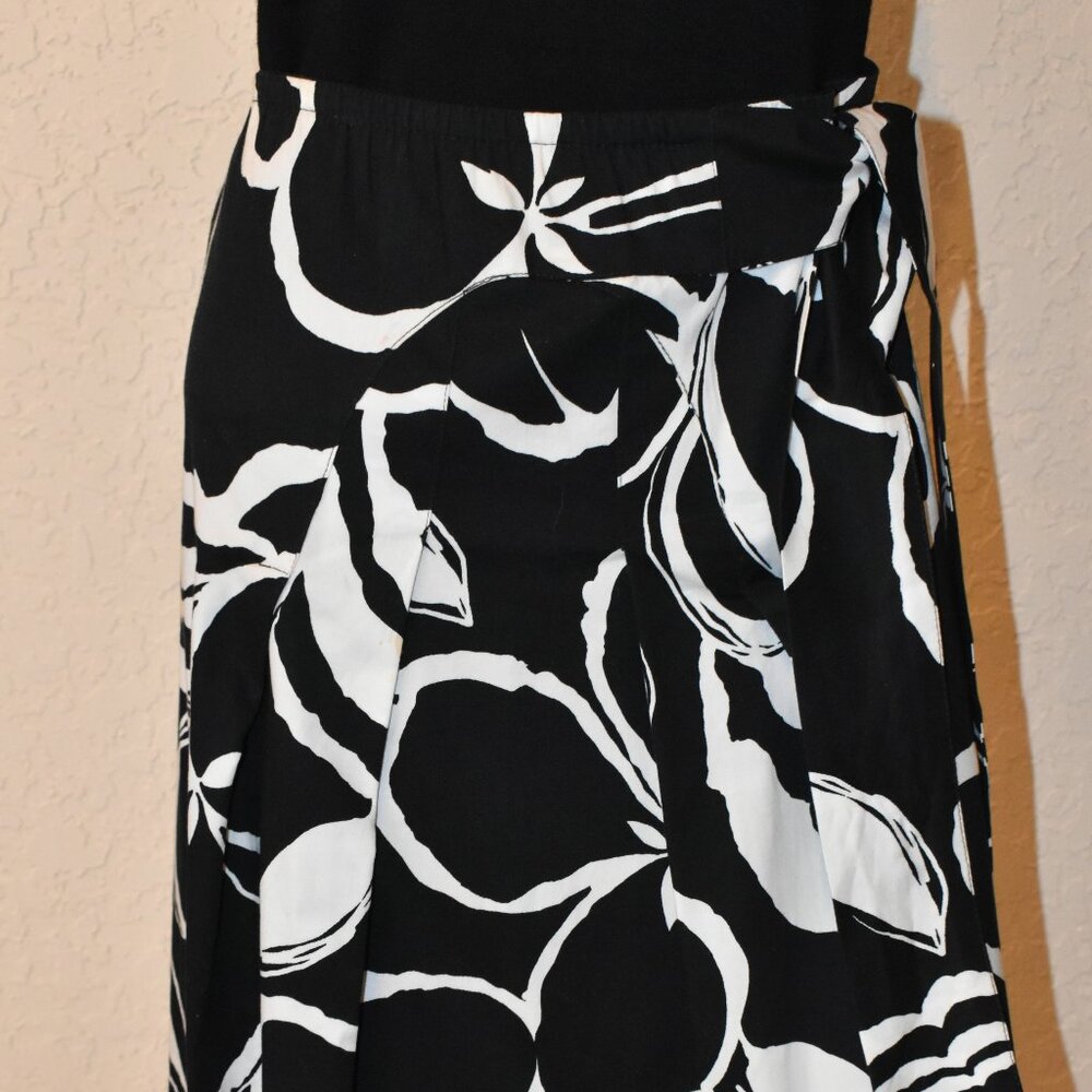 Black and White, Floral Pattern, Knee-length Wrap Skirt by Superior US 8